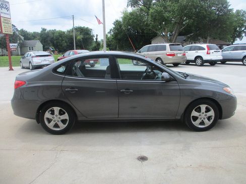 Used 2009 Hyundai Elantra SE FWD image 2