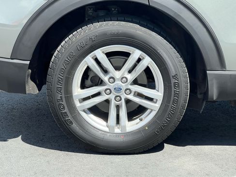 Used 2020 Ford Explorer XLT w/ Equipment Group 202A AWD/4WD image 15