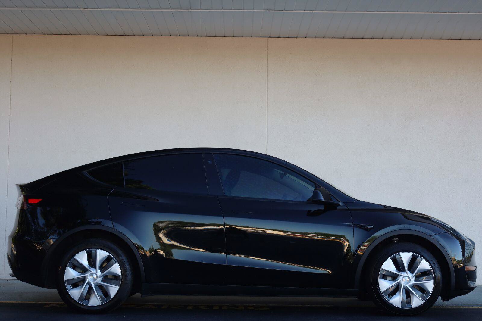 Used 2023 Tesla Model Y Long Range AWD/4WD image 3