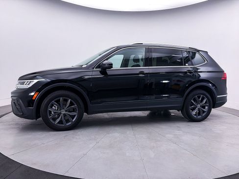 Used 2023 Volkswagen Tiguan SE AWD/4WD image 37