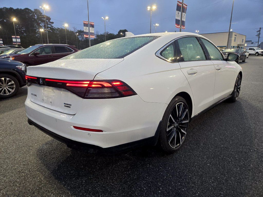 Used 2025 Honda Accord Touring image 5