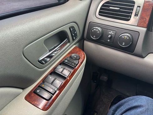 Used 2011 Chevrolet Avalanche LTZ image 13