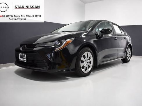 Used 2025 Toyota Corolla LE FWD image 1