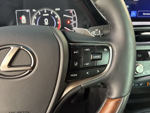 Used 2025 Lexus ES 350 Ultra Luxury w/ Accessory Package (Z1) FWD image 18