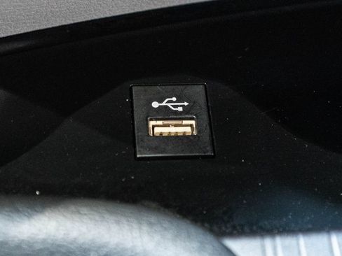 Certified 2025 Toyota Sienna LE FWD image 26
