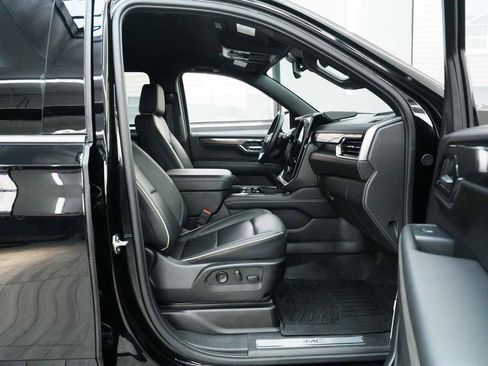 Used 2025 GMC Yukon XL Elevation w/ LPO, Elevation Black Package AWD/4WD image 38