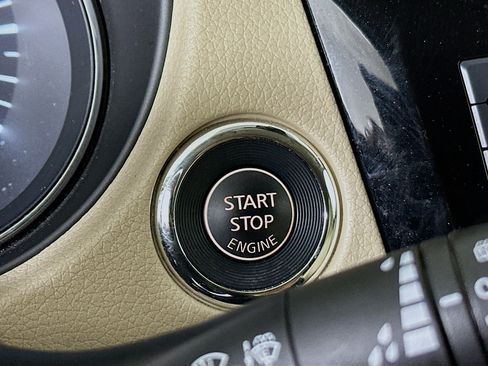 Used 2020 Nissan Rogue SV FWD image 20