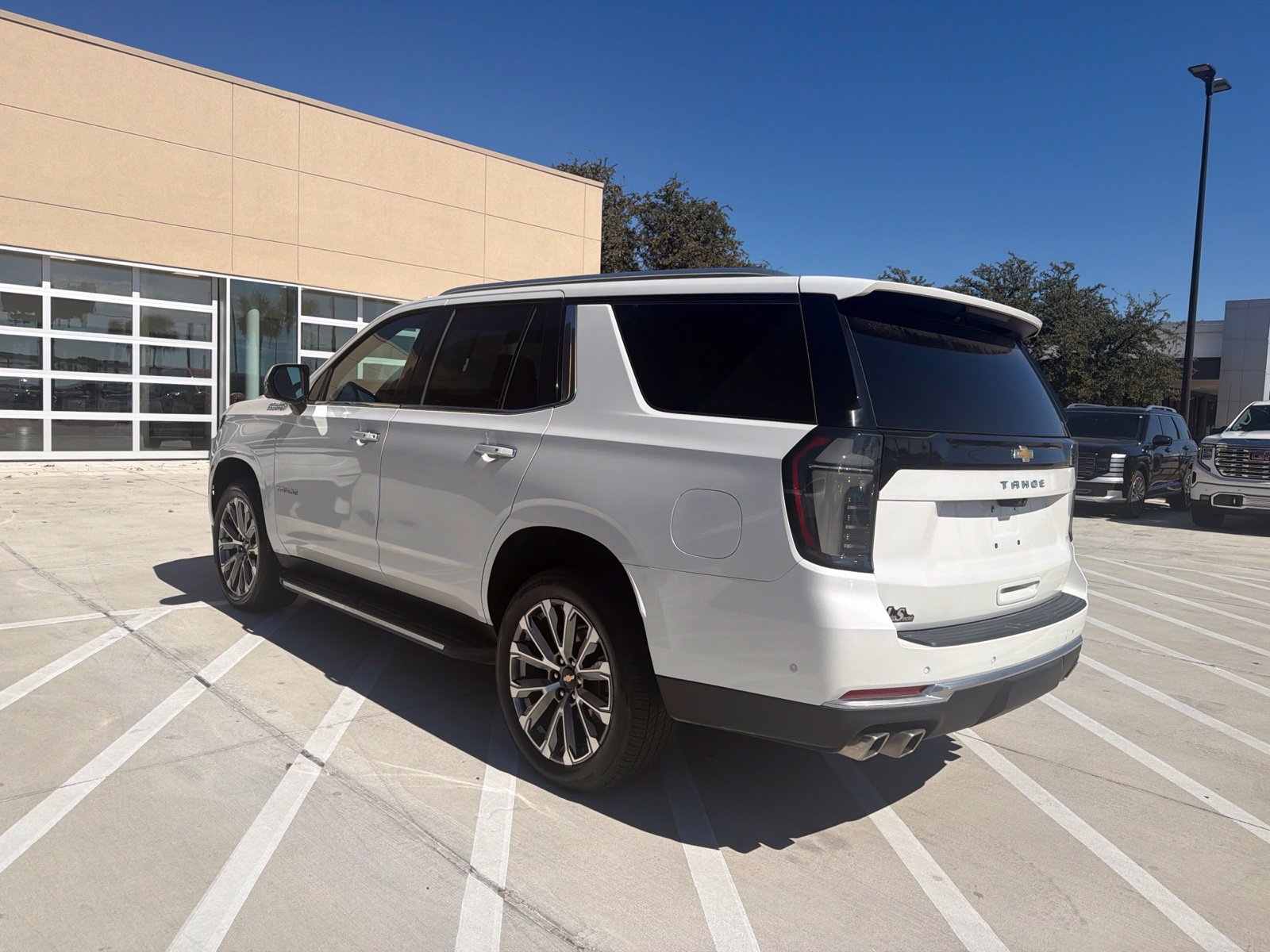 Used 2025 Chevrolet Tahoe High Country AWD/4WD image 7