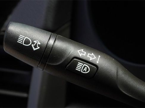 Used 2022 GMC Terrain SLT w/ LPO, Floor Liner Package image 30