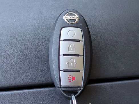 Certified 2021 Nissan Rogue SV image 30