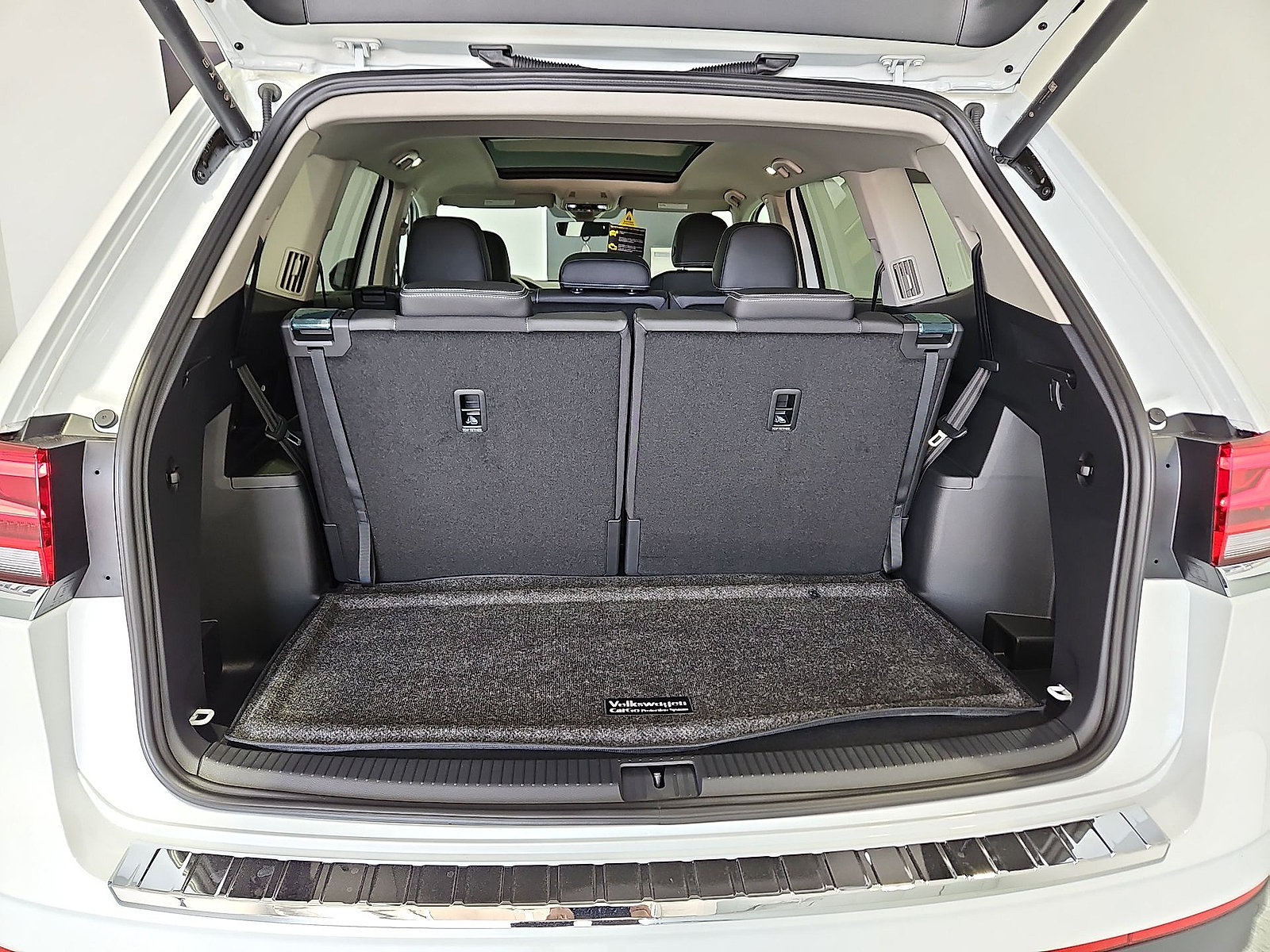New 2026 Volkswagen Atlas SE FWD image 13