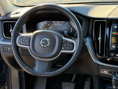 Used 2020 Volvo XC60 T6 Momentum image 18