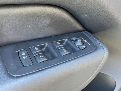 Used 2023 Volvo XC60 B5 Plus w/ Climate Package AWD/4WD image 33