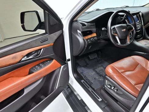 Used 2019 Cadillac Escalade Premium Luxury AWD/4WD image 4