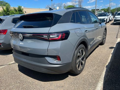Used 2024 Volkswagen ID.4 2WD image 3