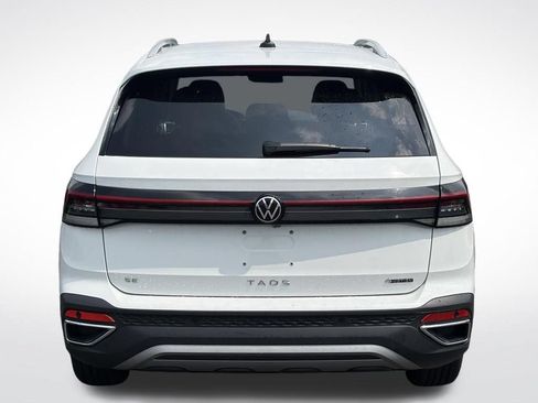 Used 2025 Volkswagen Taos SE AWD/4WD image 7