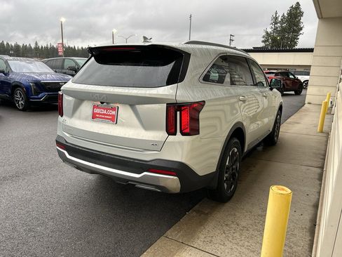 New 2026 Kia Sorento S image 4
