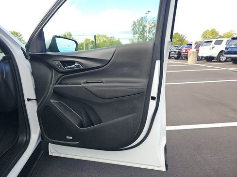 Used 2022 Chevrolet Equinox RS w/ RS Leather Package image 30