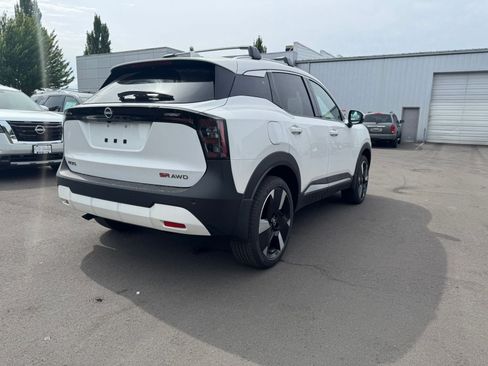 New 2025 Nissan Kicks SR image 5