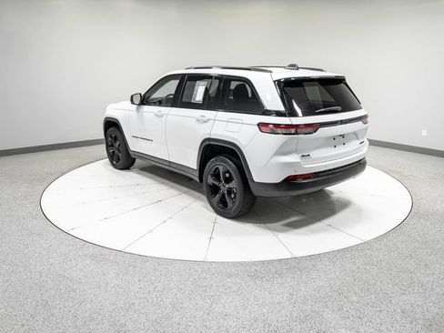 Used 2023 Jeep Grand Cherokee Limited w/ Black Appearance Package AWD/4WD image 33