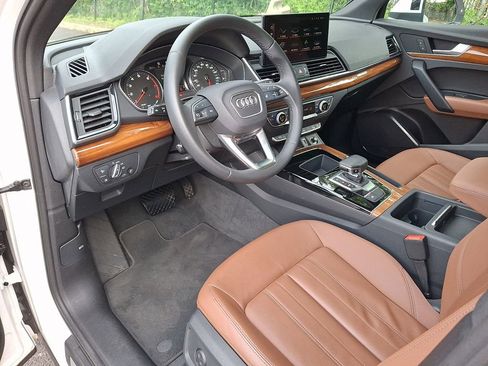 Used 2022 Audi Q5 2.0T Premium w/ Convenience Package AWD/4WD image 10