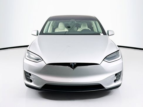 Used 2018 Tesla Model X 75D AWD/4WD image 2