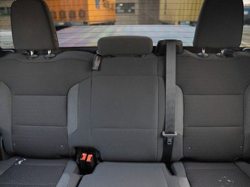 Used 2022 Chevrolet Silverado 1500 LT image 25