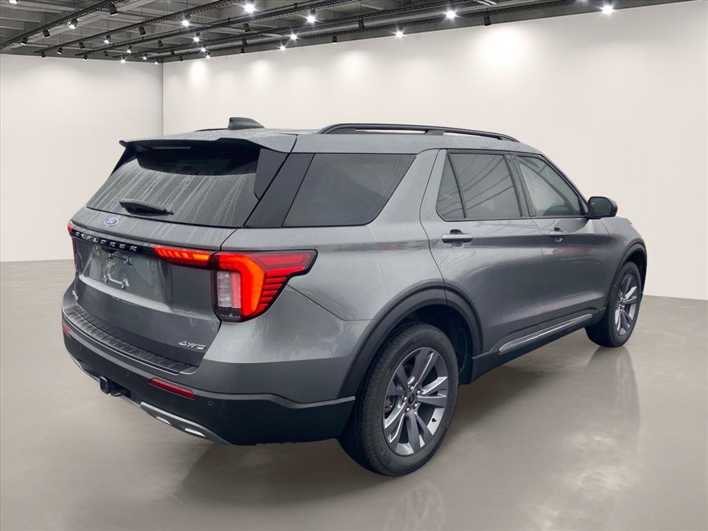 Used 2025 Ford Explorer Active w/ Active Comfort Package AWD/4WD image 7