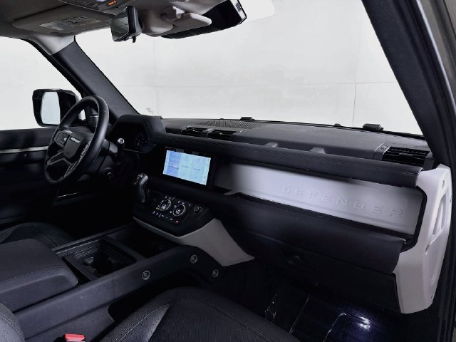 Used 2020 Land Rover Defender 110 First Edition AWD/4WD image 31