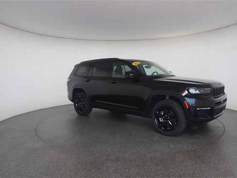 Used 2023 Jeep Grand Cherokee L Limited w/ Black Appearance Package image 27
