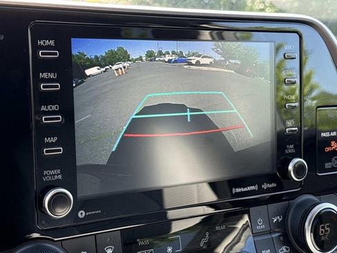 Used 2022 Toyota Highlander LE AWD/4WD image 20