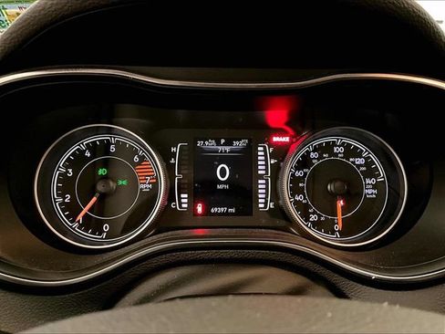Used 2020 Jeep Cherokee Latitude Plus w/ Cold Weather Group AWD/4WD image 19