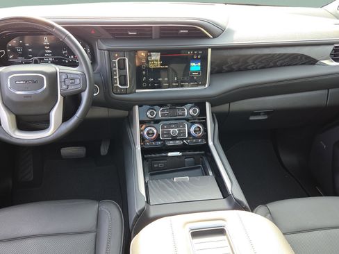 Used 2024 GMC Yukon Denali w/ Advanced Technology Package AWD/4WD image 14