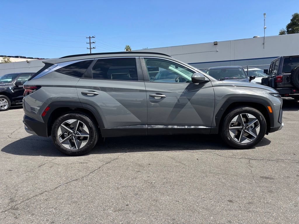 Used 2025 Hyundai Tucson SEL FWD image 2