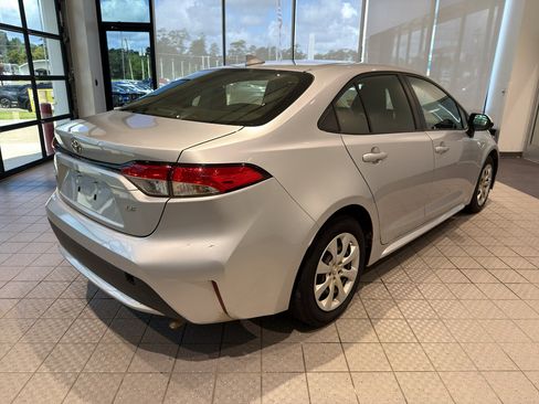 Used 2022 Toyota Corolla LE FWD image 5