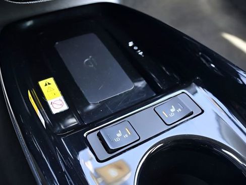 Used 2021 Toyota Prius Prime XLE image 24