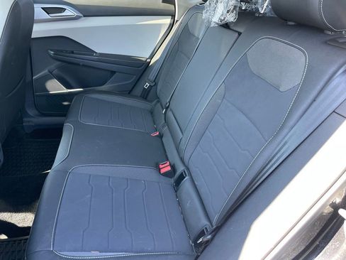 Certified 2025 Volkswagen Taos SE AWD/4WD image 7