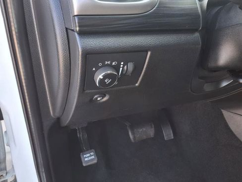 Used 2021 Jeep Grand Cherokee Laredo image 20