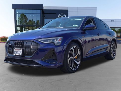 Used 2022 Audi e-tron Premium Plus w/ Premium Plus Package AWD/4WD image 7
