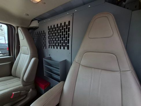 Used 2020 Chevrolet Express 3500 w/ Driver Convenience Package image 16