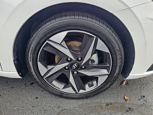 Certified 2021 Hyundai Elantra Limited w/ Cargo Package image 9