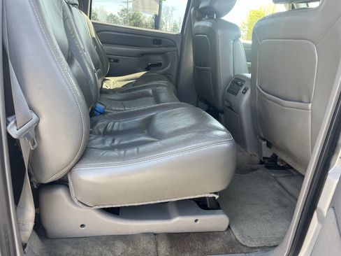 Used 2005 GMC Yukon XL Denali image 13