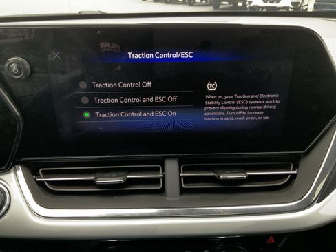 Used 2025 Chevrolet Trax LT w/ LT Convenience Package FWD image 35
