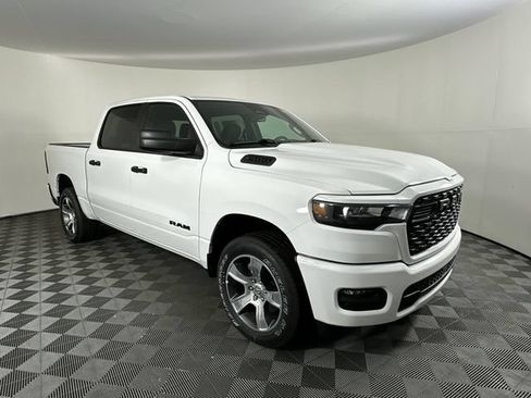 New 2026 RAM 1500 Express AWD/4WD image 3