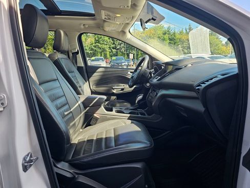 Used 2018 Ford Escape SEL w/ Canadian Touring Package AWD/4WD image 9