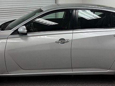 Used 2023 Nissan Altima 2.5 S FWD image 8