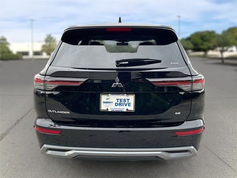 New 2025 Mitsubishi Outlander SE image 5