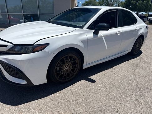 Used 2023 Toyota Camry SE FWD image 2
