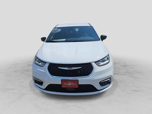 New 2025 Chrysler Pacifica Select image 3