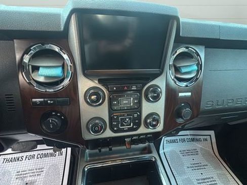 Used 2014 Ford F250 Lariat w/ Lariat Interior Package image 15